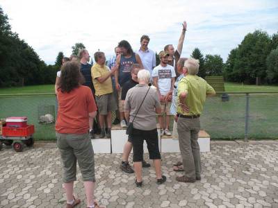 Wie viele Leute passen aufs Treppchen?