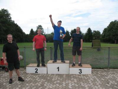 Siegerehrung der Mnner: Jrgen Hesse (TSV Katlenburg), Karl Fahrtmann (Judoclub) und Ralf Lehrke (Musikverein)