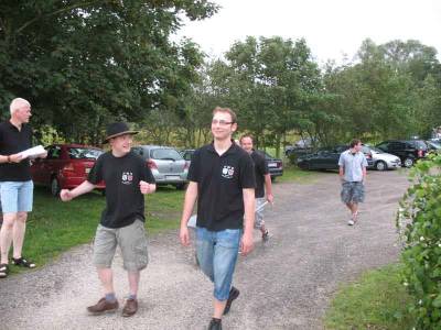 Die Junggesellen machen sich bereit