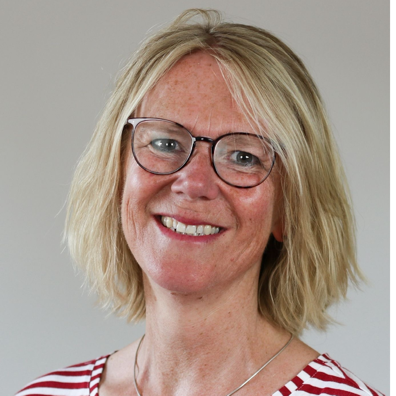  Martina Dring